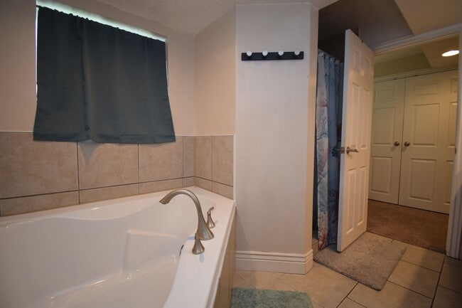 Building Photo - Charming West Jordan 4 Bed with Open Layout and Spacious Primary!!