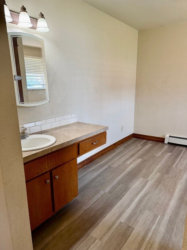 Building Photo - 1628 Azalea Dr