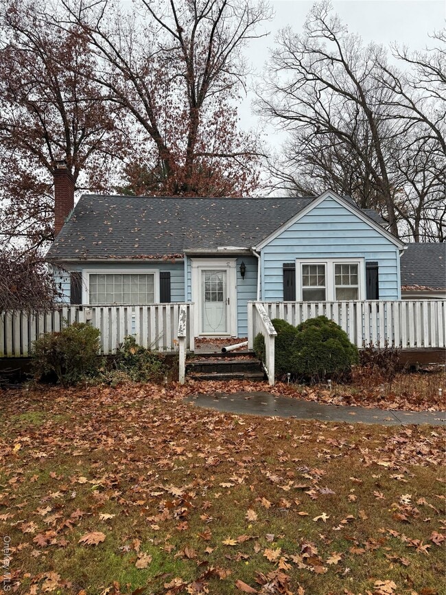 Building Photo - 17 Algonquin Dr