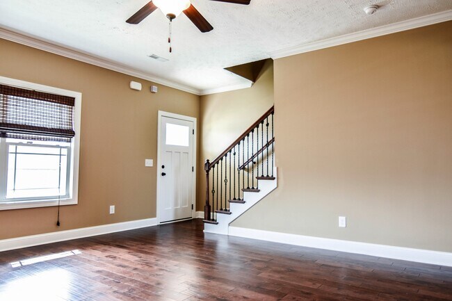 Building Photo - Pet Friendly Three Bedroom with Bonus!