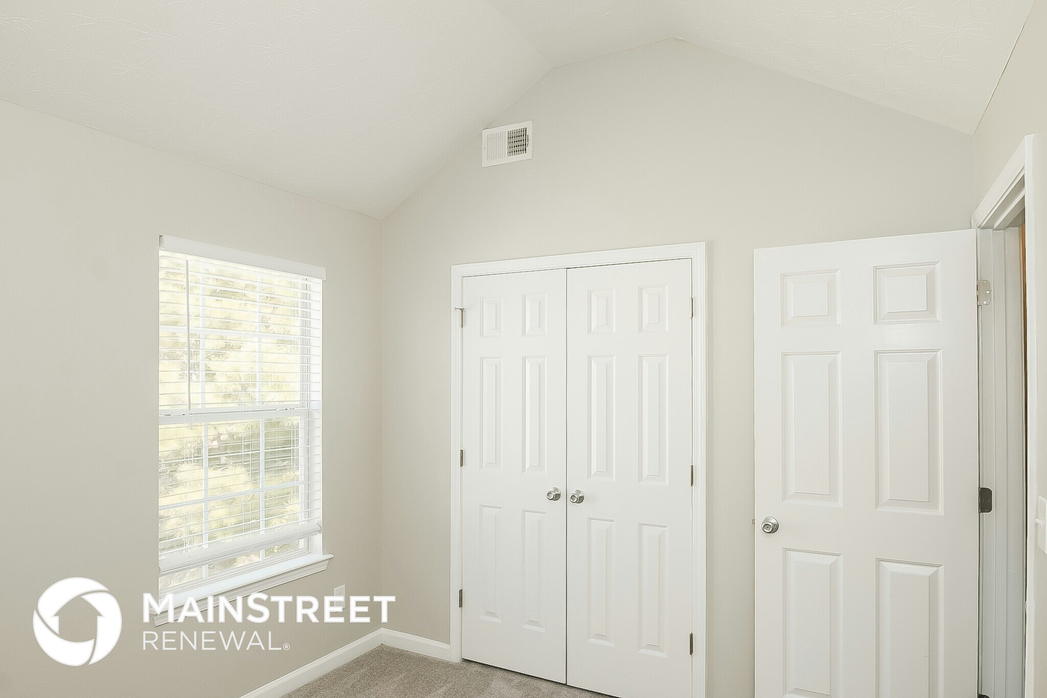 Building Photo - 3230 Diamond Blf