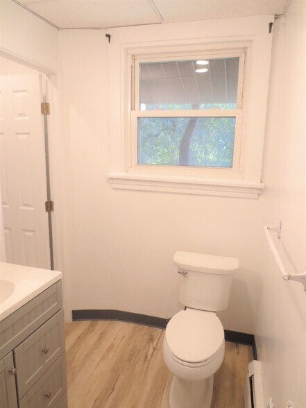 Building Photo - 2421 Beechwood Blvd