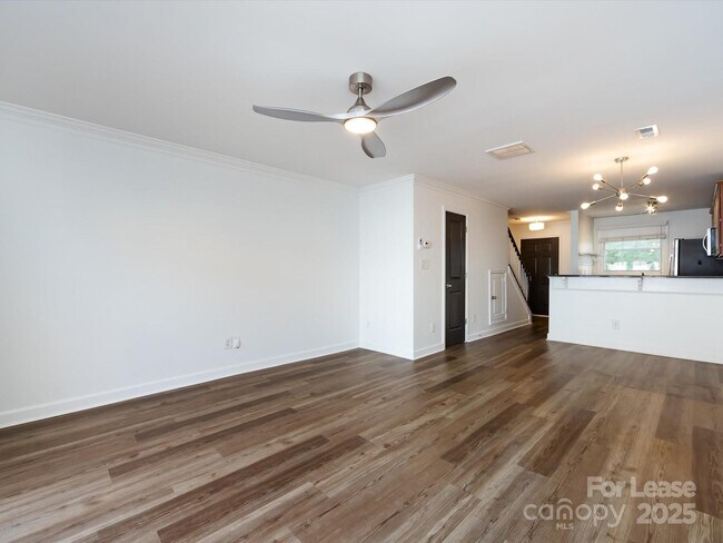 Building Photo - 1348 Green Oaks Ln