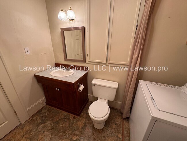 Building Photo - Large Raleigh Court Home on a Corner Lot