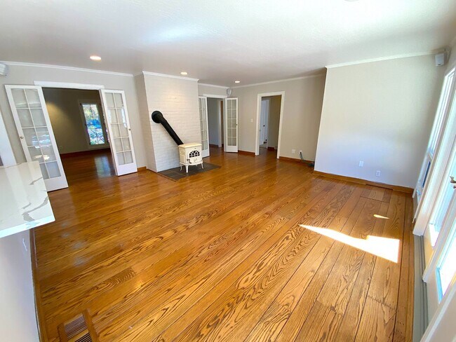 Building Photo - Beautiful 3 Bed + 2 Bath Los Altos Home - ...