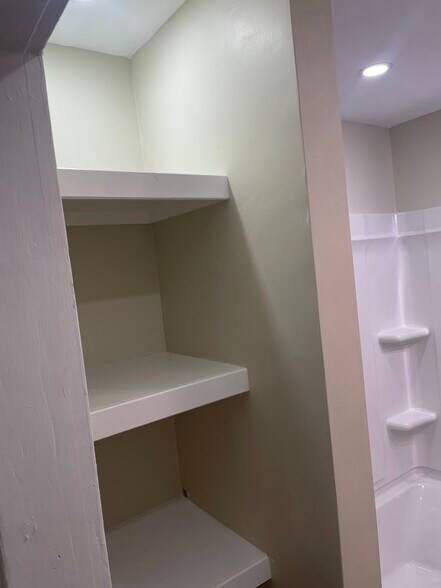 Bathroom shelve - 32 Gage St