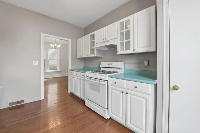 Building Photo - 218 N Sandusky St