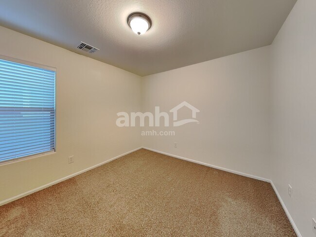 Building Photo - 1033 S Deerfield Ln