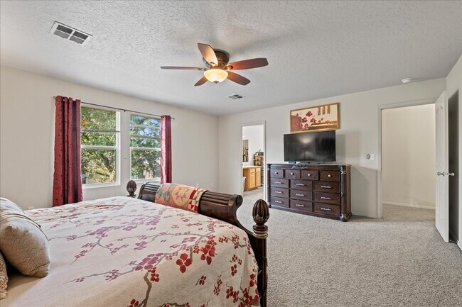 Building Photo - Beautiful & Spacious 4-Bedroom Home with 3...