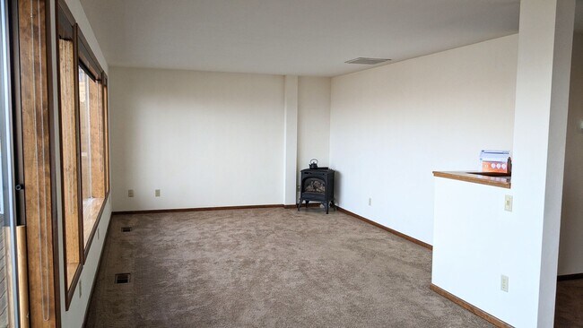 Building Photo - 180 Degree View of Bellingham Bay - Water/Sewer and Gas Included in Rent