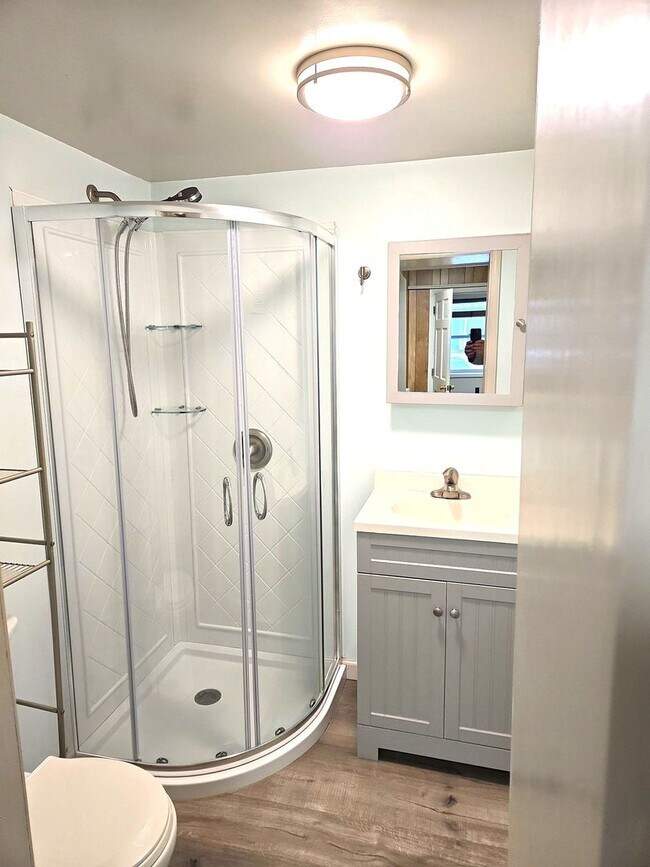 Building Photo - 203 Lincoln Way E