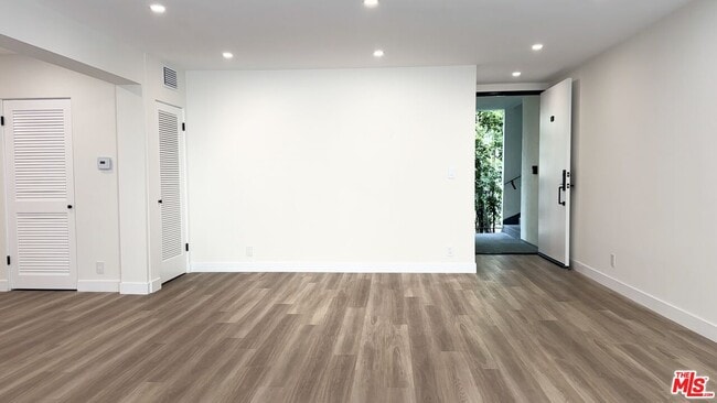 Building Photo - 414 N Palm Dr