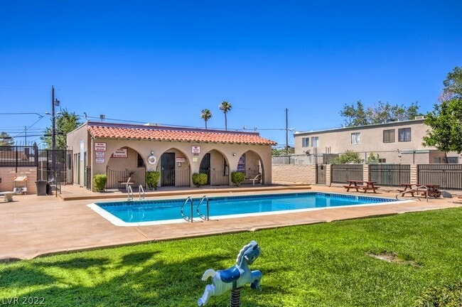 Building Photo - 5915 Vegas Dr