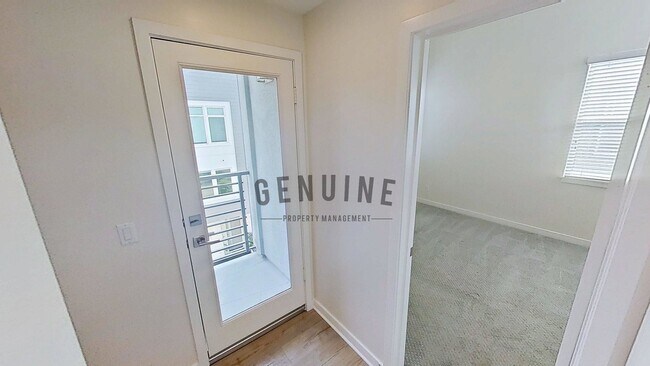 Building Photo - 3Bd 2.5Ba Tri-Level Home w/Rooftop Deck