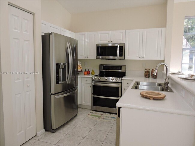 Building Photo - 18744 SW 28th Ct