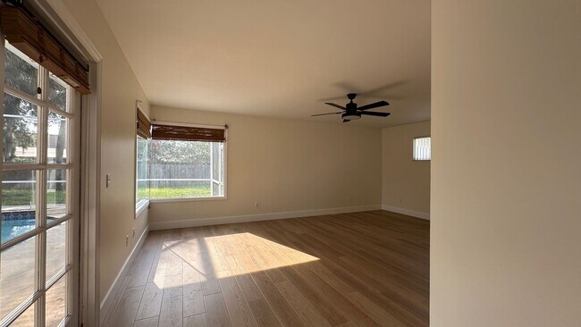 Building Photo - 935 Shriver Cir