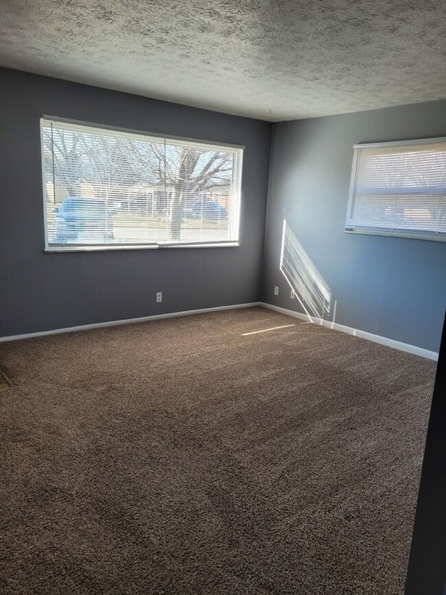 Building Photo - 7092-7094 N Manor Dr