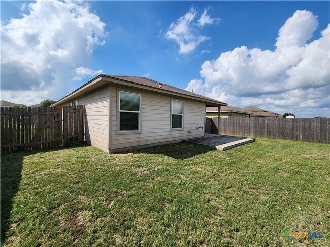 Building Photo - 789 Great Oaks Dr