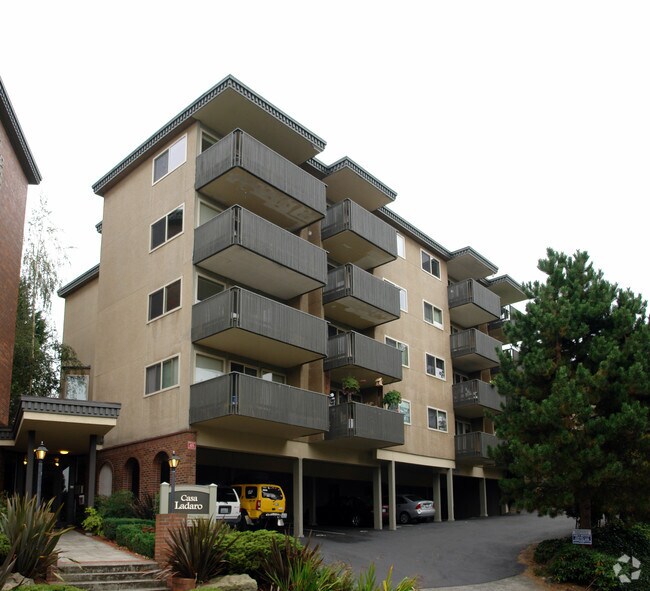 Building Photo - Arrive Magnolia West