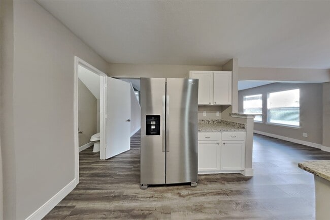 Building Photo - 17303 Davenway Dr