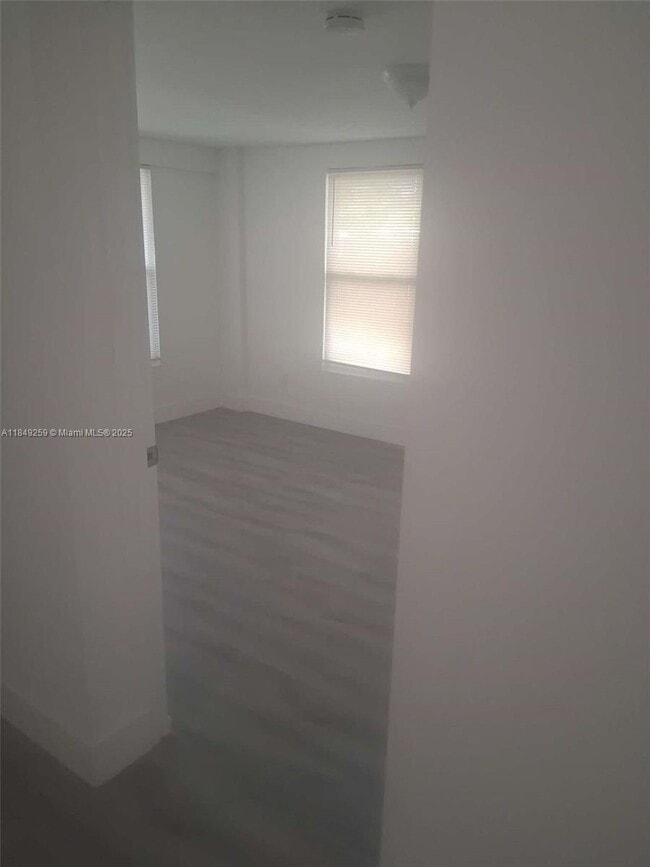 Building Photo - 400 NE 161st St