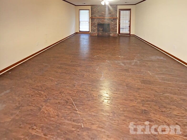 Building Photo - 20 Lakeside Dr