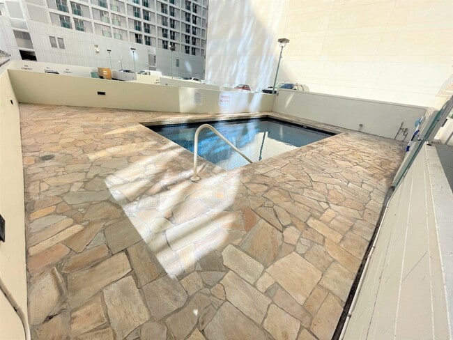 Building Photo - 2 Bedroom, 2 Bathroom w/ AC & INCLUDES ELECTRICITY Available Now!