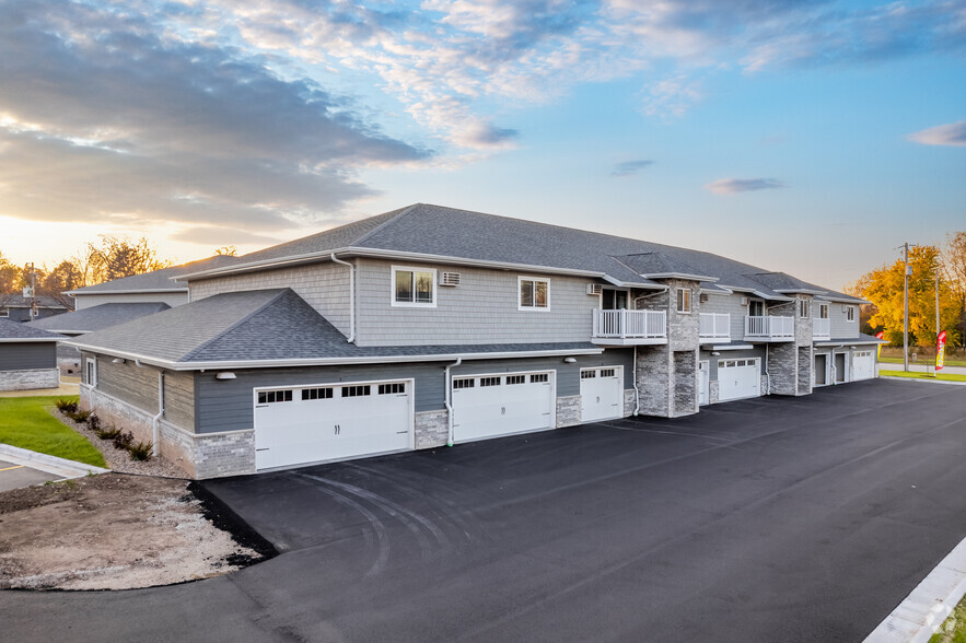 Building Photo - Fox Trail Crossing