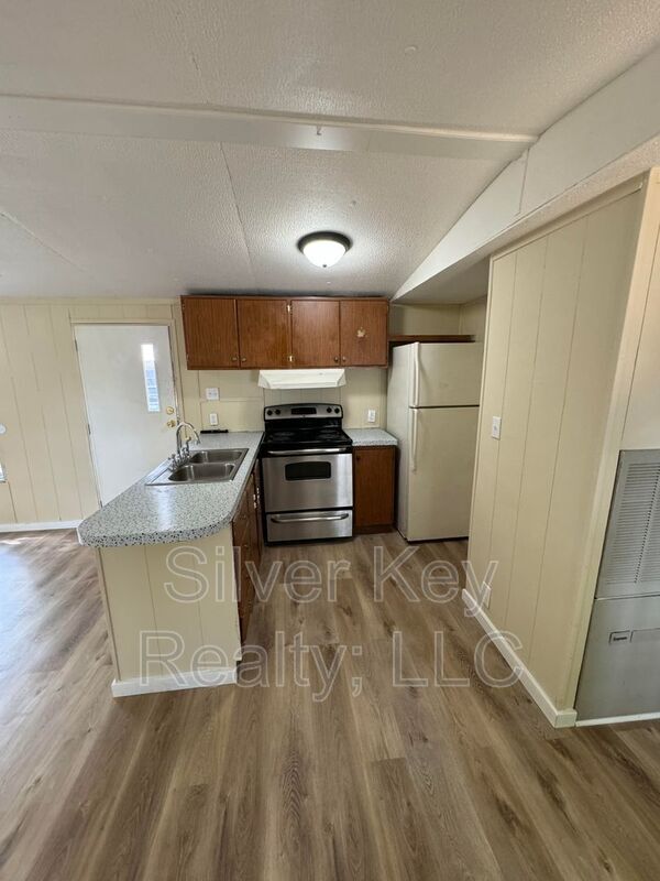 Building Photo - 250 Co Rd 129