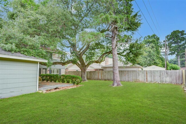 Building Photo - 13915 Charlynn Oaks Dr