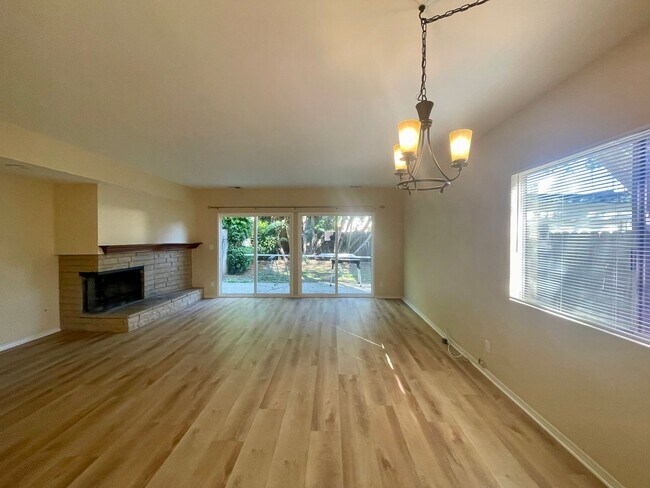 Building Photo - 755 Firenze Pl