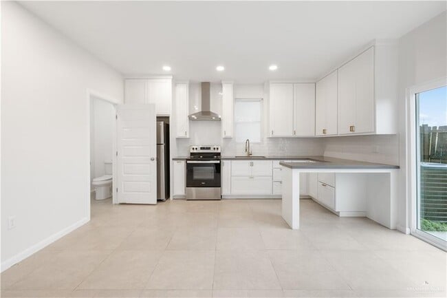 Building Photo - 15 Nassau St