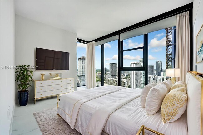 Building Photo - 700 NE 24th St