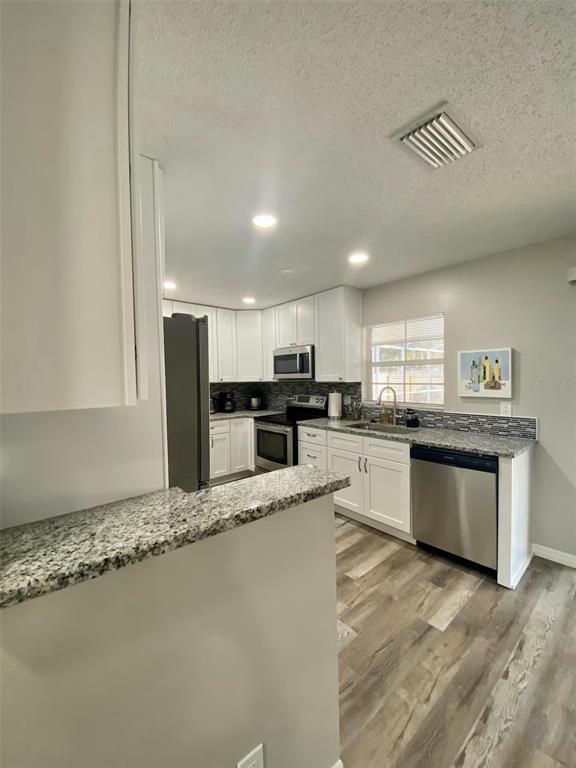 Building Photo - 8024 Candlewoode Dr