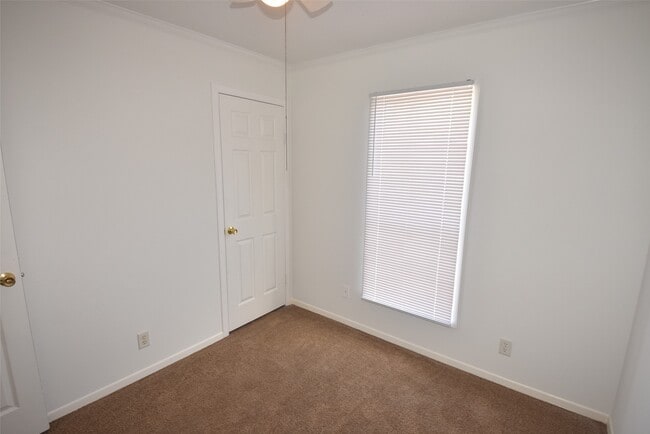 Building Photo - 10010 Sugarvine Ln