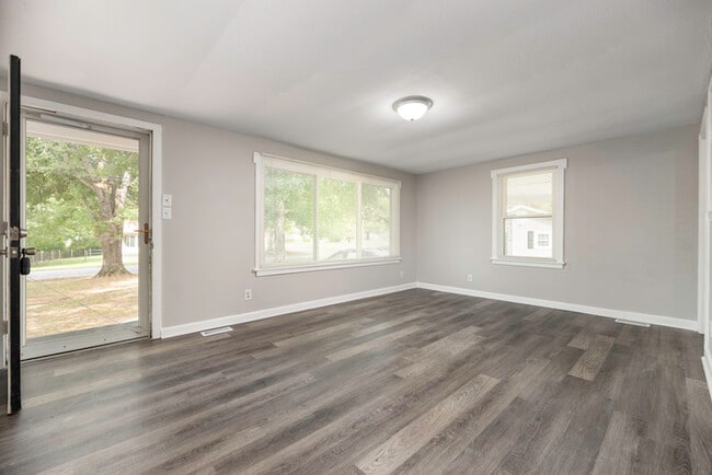 Building Photo - 210 Balfour Dr