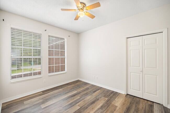 Building Photo - 1641 Parkside Cir