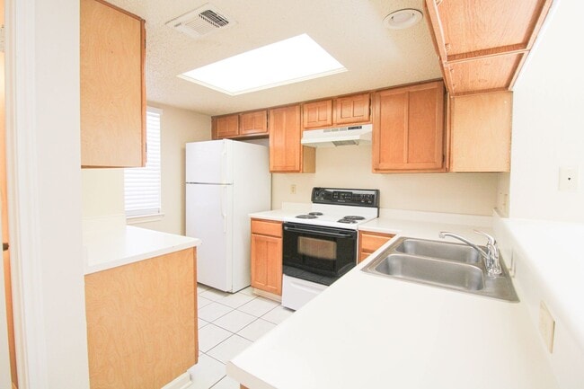 Building Photo - 949 Schertz Pkwy