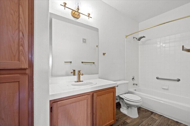 Building Photo - Charming 2-Bedroom First Floor Featuring Open Layout, Fireplace, Patio & Community Pool