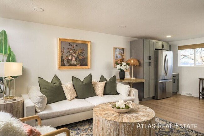 Building Photo - 5210 Quay St