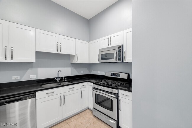 Building Photo - 4575 Dean Martin Dr