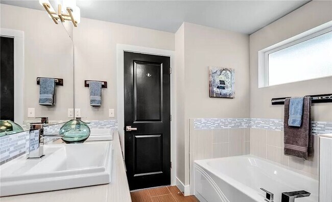 Building Photo - Beautiful Bothell Home