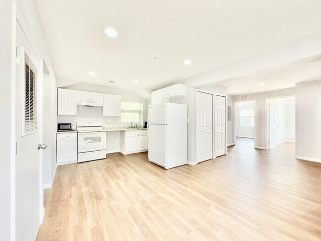 Building Photo - 425 F St