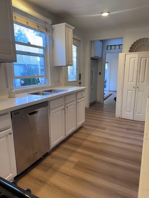 Kitchen (view of private yard) - 6107 Saturn St