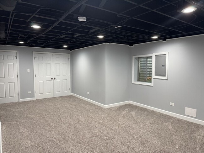 Building Photo - 2037 Waterford Ln