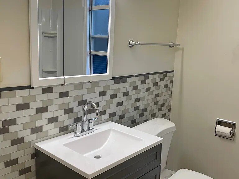 Building Photo - 1022 N Menard Ave