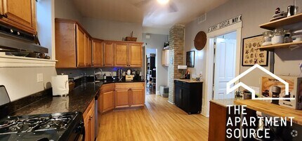 Building Photo - 1817 N Marshfield Ave