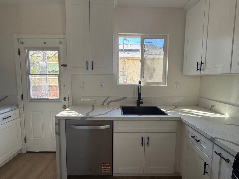 Building Photo - 359 W Amar St