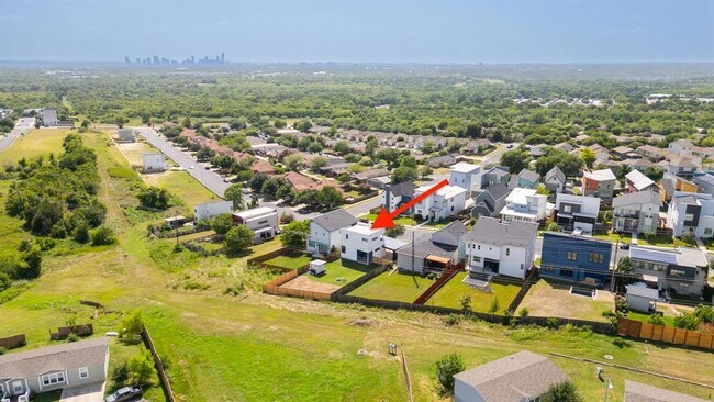 Building Photo - 5809 Toscana Ave