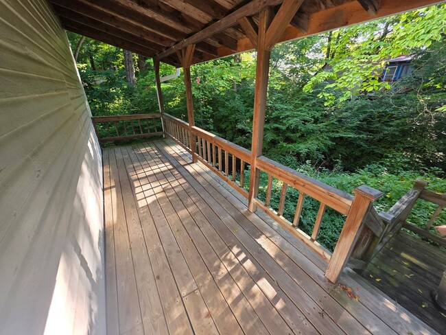 Building Photo - Charming 3 Bedroom Apartment in Millbrook,...